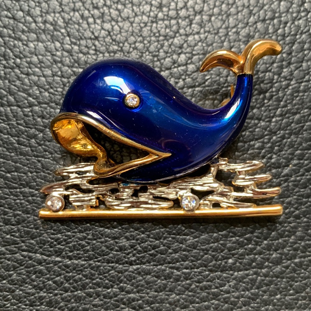 Vintage Mod navy blue enamel whale pin